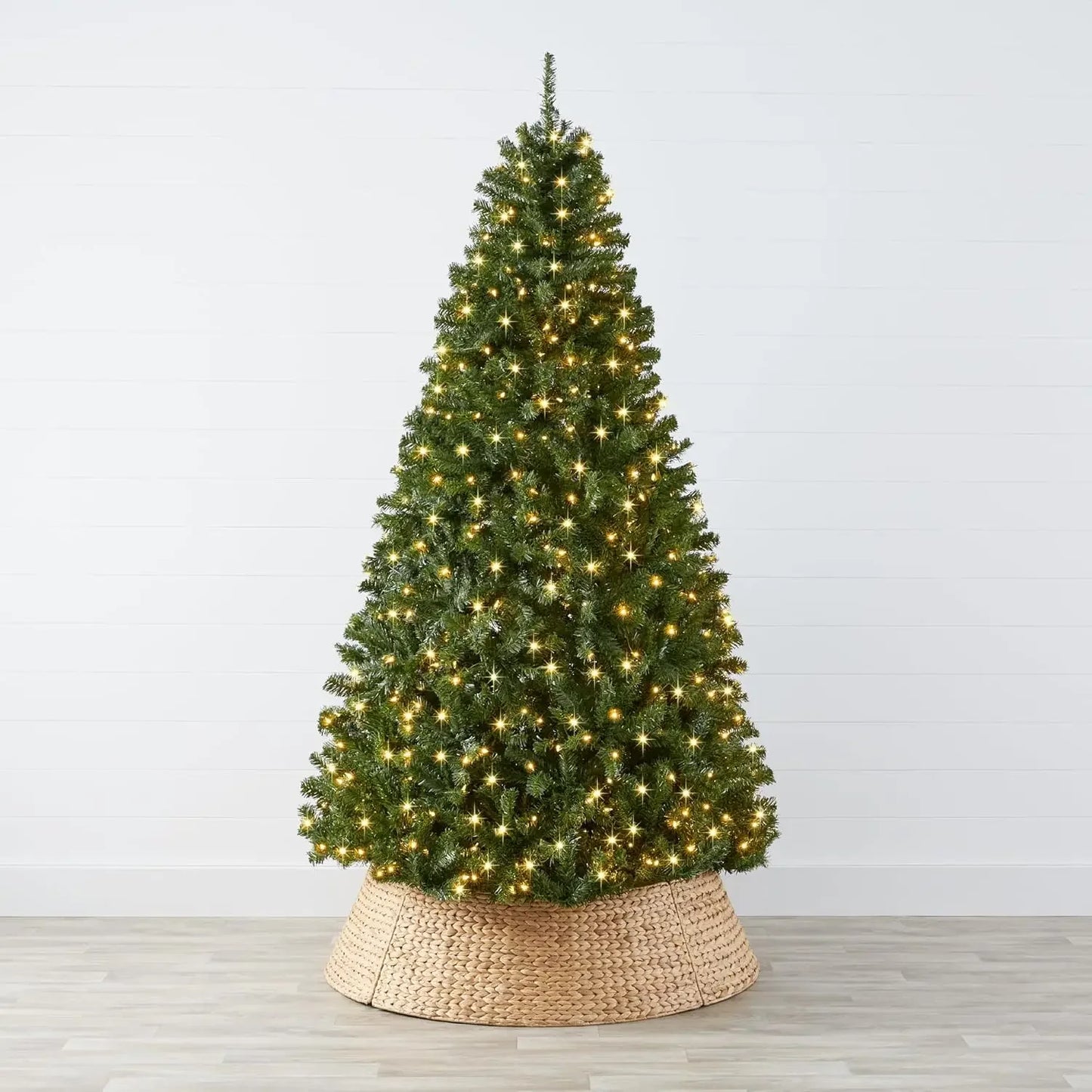 7.5ft Pre-Lit Spruce Artificial Holiday Christmas Tree for Home, Office, Party Decoration w/ 550 Incandescent Lights